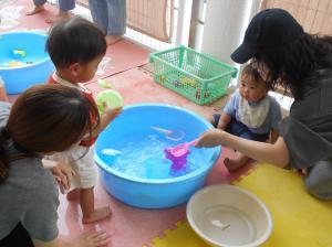 赤ちゃん水遊び