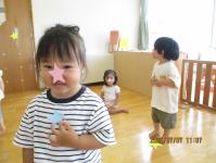 星で遊ぶ1歳児