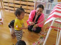 千本引きをする子ども