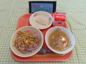 627キロカロリー、きんじそうずし、ぎゅうにゅう、とんじる、なし