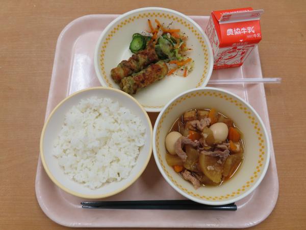 801キロカロリー、白飯、牛乳、ちくわの磯辺天ぷら、ゆかり和え、ぶた大根