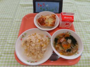 602キロカロリー、チキンピラフ、ぎゅうにゅう、なすのミートグラタン、やさいスープ