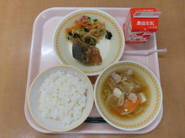 757キロカロリー、白飯、牛乳、さばのみそ煮、はりはり和え、けんちん汁
