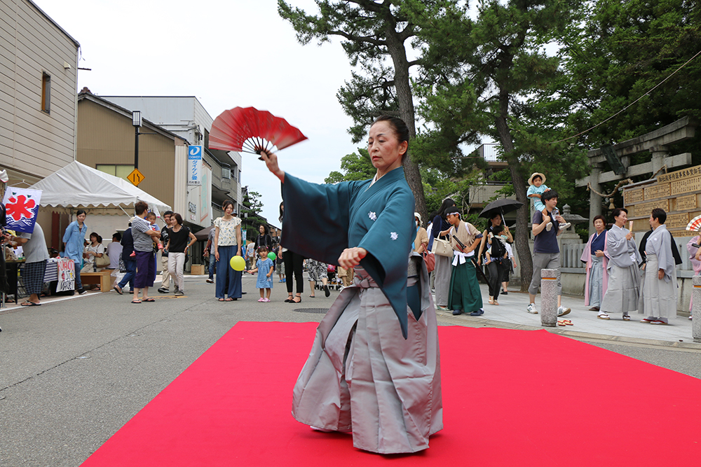 北国街道野々市の市の画像