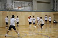 北陸学院高校バスケットボール部の練習風景の画像1