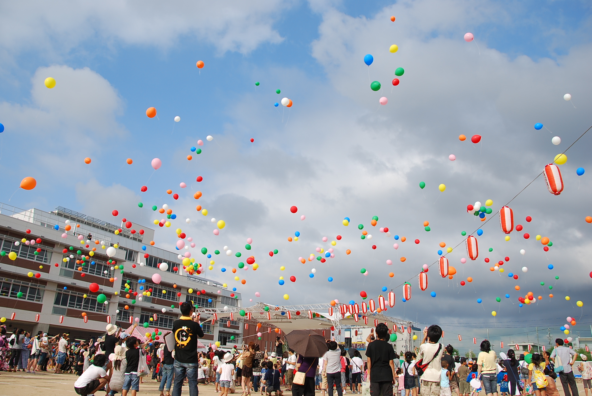 平成23年市制施行（じょんからまつりでの風船イベント）の画像